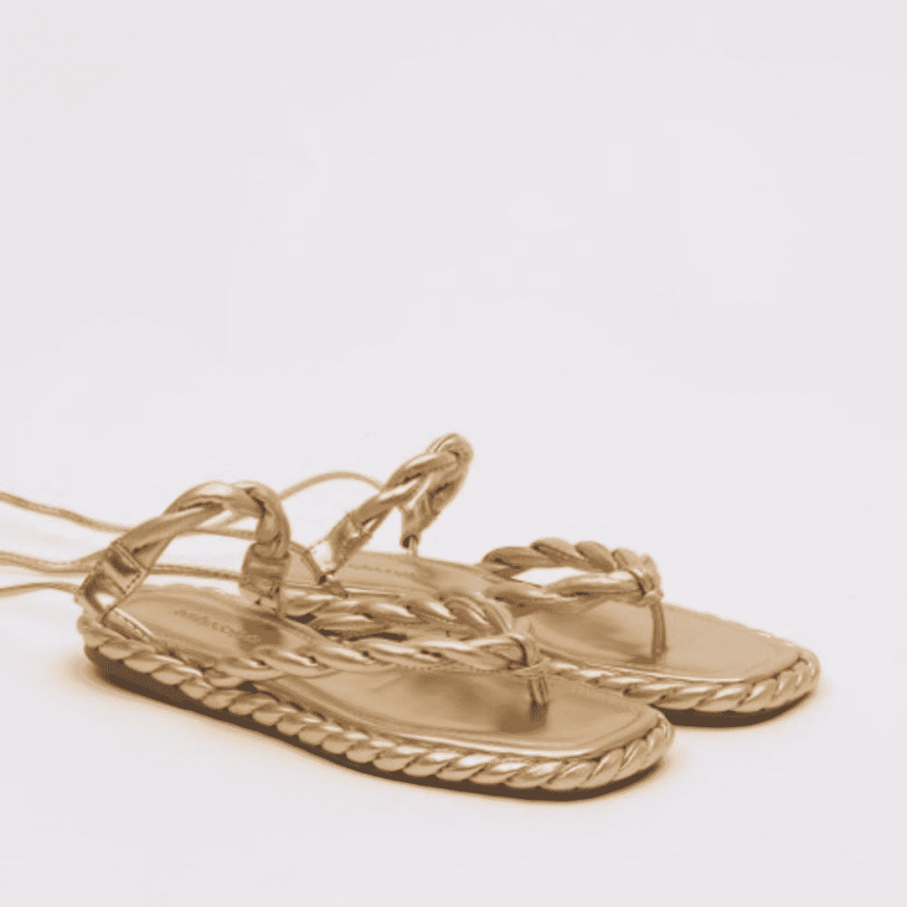 sandália trançada dourada