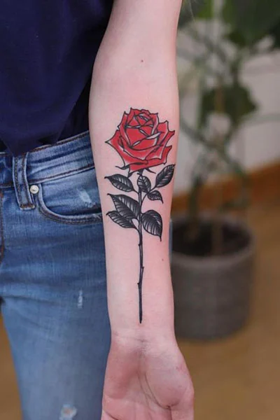 tatuagem de rosa vermelha
