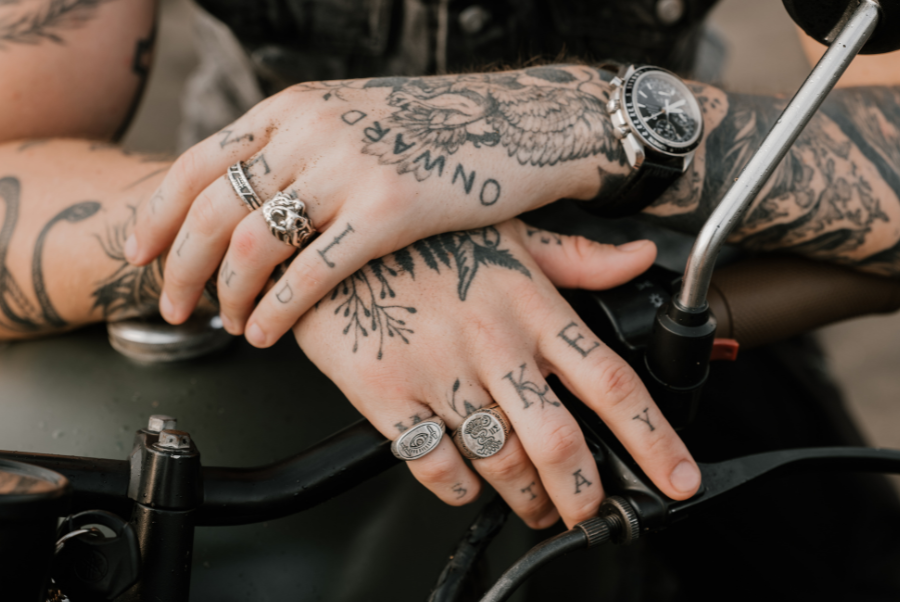 tatuagem no dedo